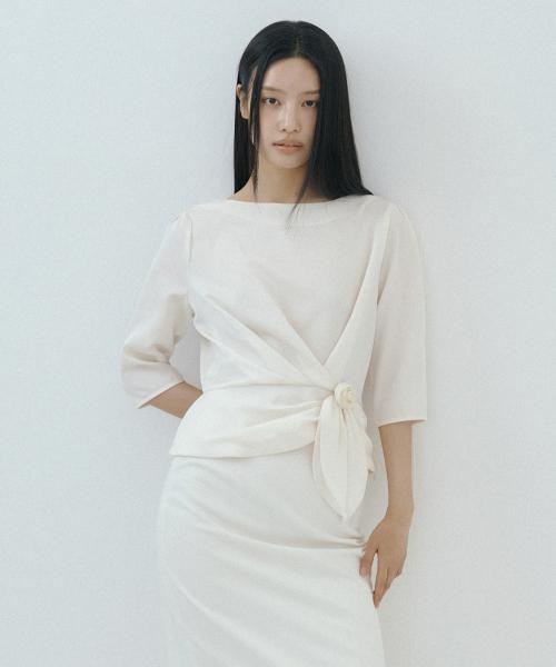 Silky Blouse & Corsage Brooch Set (ivory)