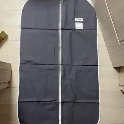 정품 톰브라운 수트케이스 미사용