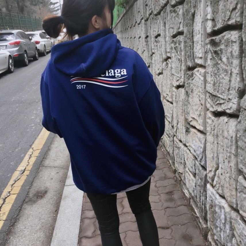 발렌시아가 웨이브로고 후드티 블루 미듐사이즈 판매해요