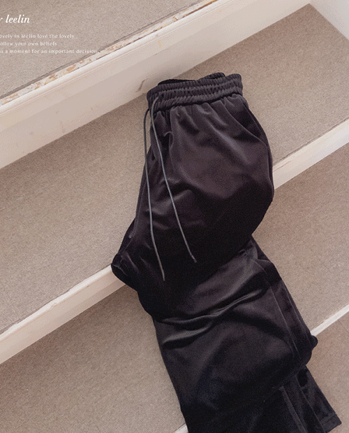 [일시품절][찰랑찰랑~]브아닐 멋스러운 은은광택 벨벳 슬랙스 팬츠 [size:F,L]