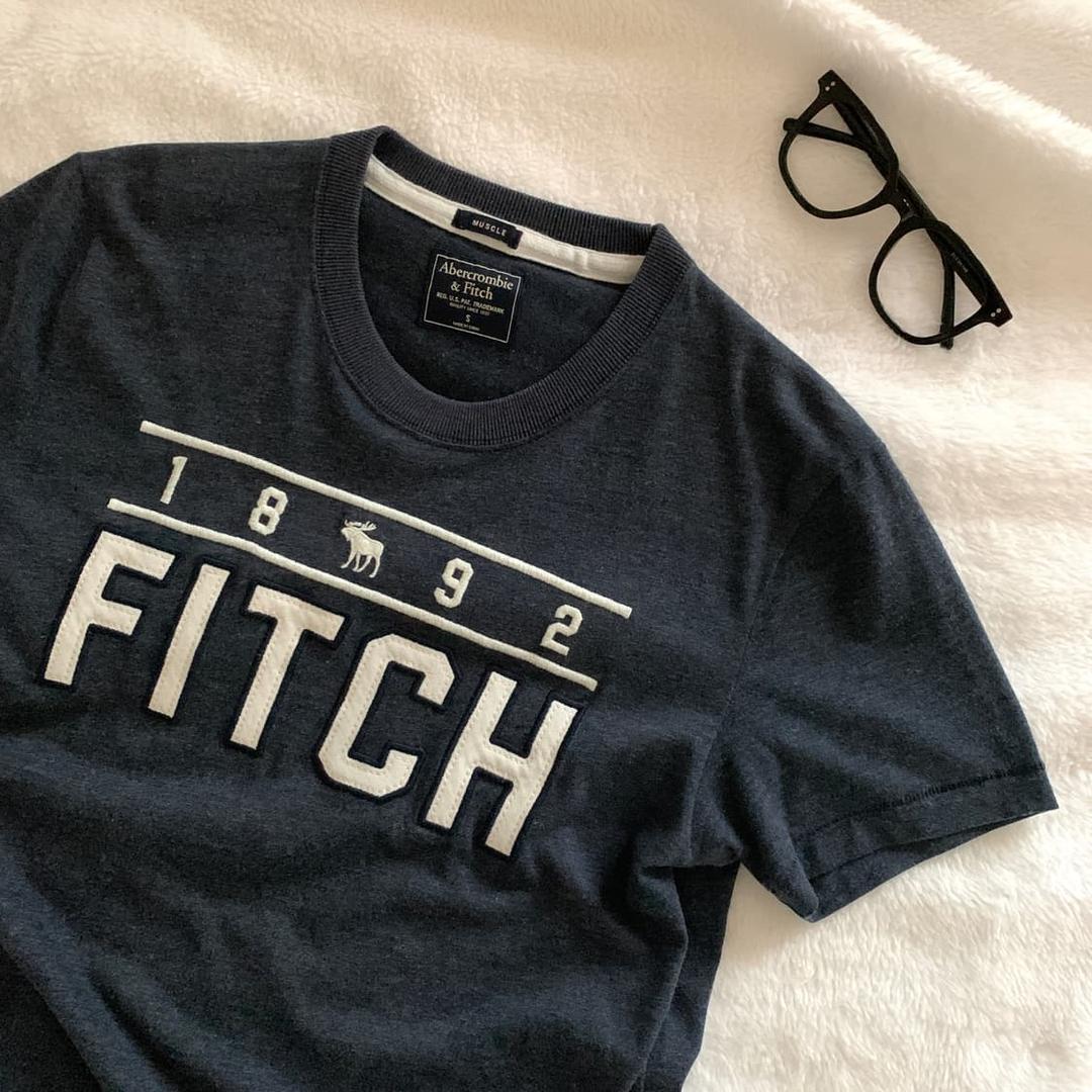 아베크롬비 빈티지 로고 패치 머슬핏 반팔 티셔츠 | 후루츠패밀리