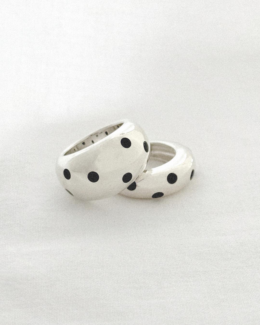 055 Black Dot Ring