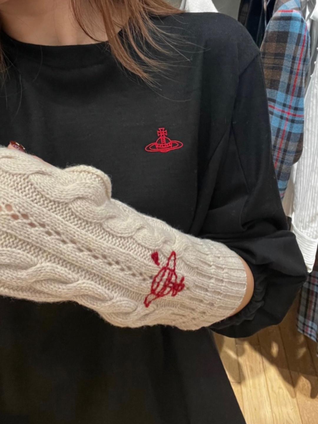 비비안웨스트우드 23FW 스티치 ORB 청키 스티치 핸드워머 장갑 (베이지) 932032