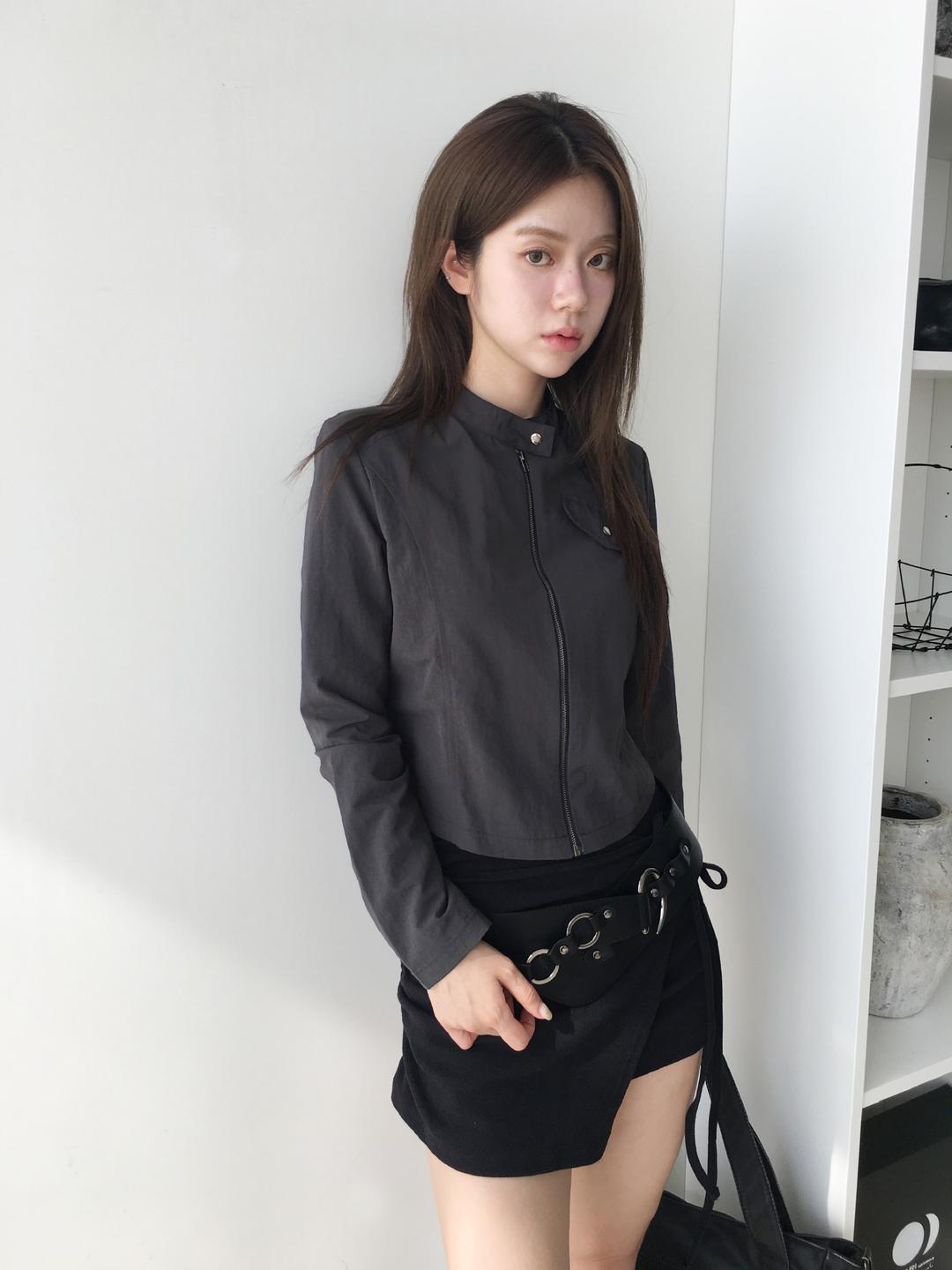 노비야카 High-neck snap short jacket (white, charcoal)