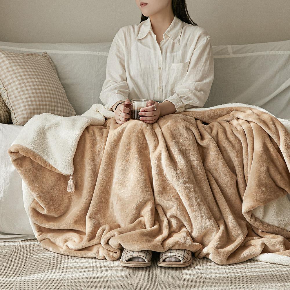 [단독] 1+1 밍크 양털 담요 부드러운 블랭킷 쇼파 이불 겨울 극세사 코지 베이지 75x100