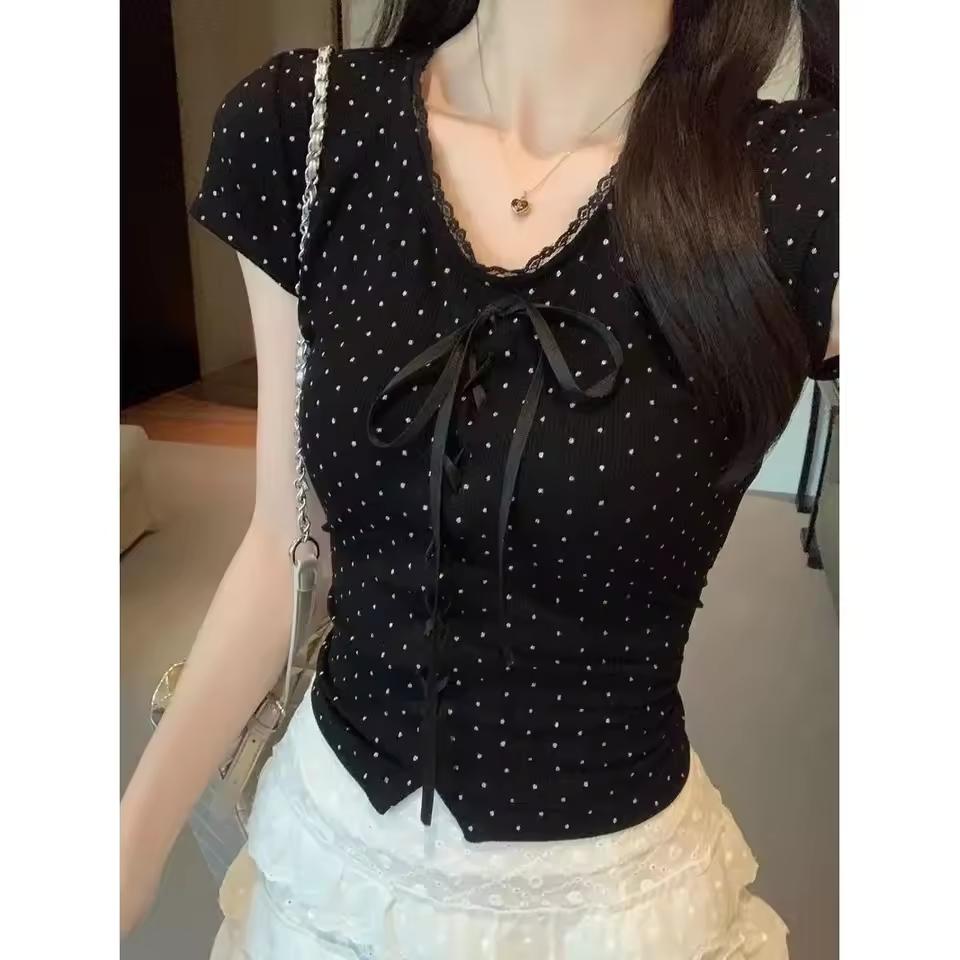 프렌치 프린트 폴카 도트 슬림 피트 블랙 티셔츠 레이스 스플 라이스 반소매 V 넥 여름 새 스타일 여성 패션 캐주얼 탑