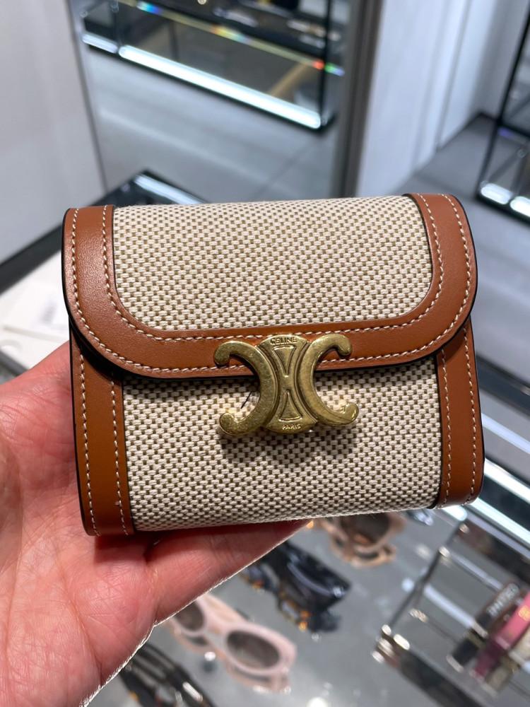 셀린느 트리오페 플랩 반지갑 캔버스 지갑 월렛 10D782CLD 04LV CELINE