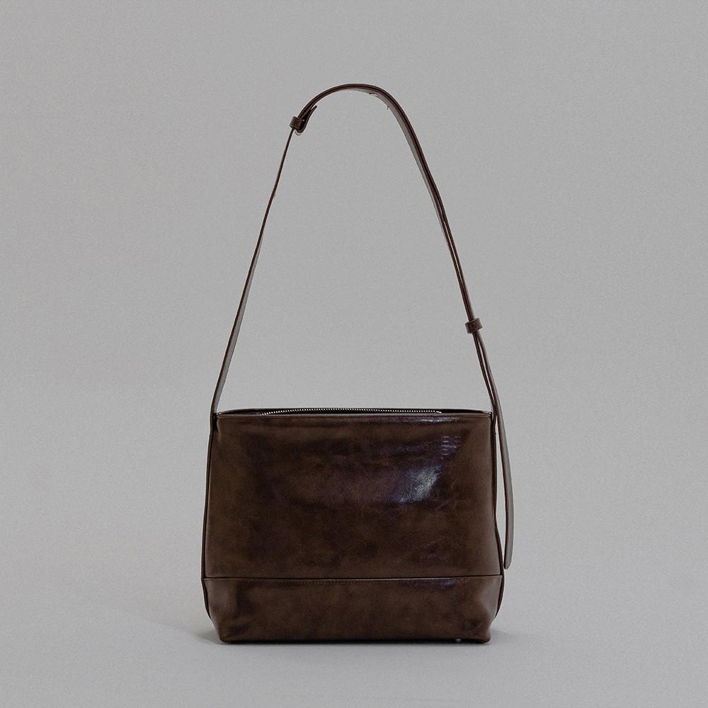 이피 플레인백 브라운 숄더백