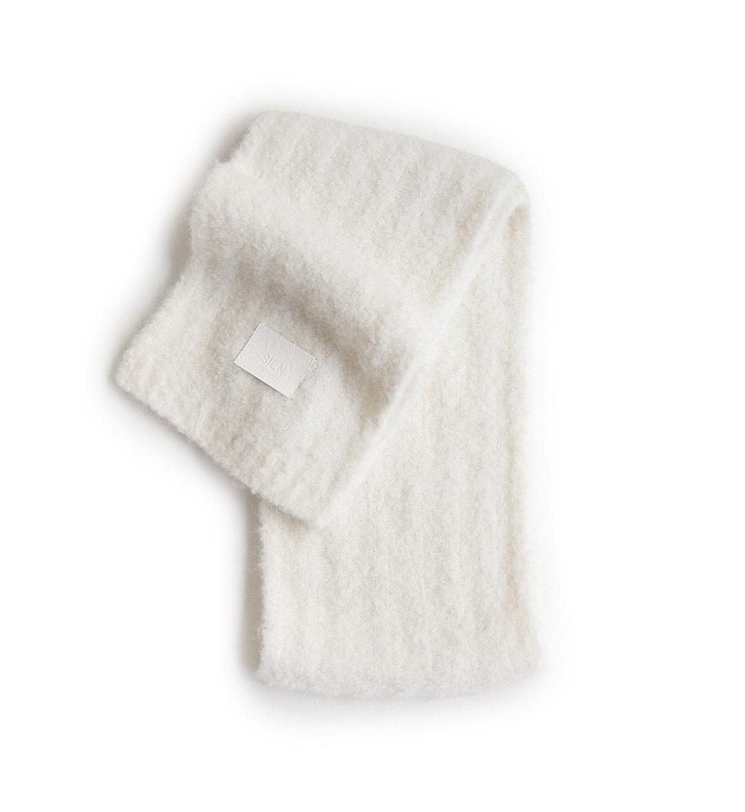 Long cloud boucle knit muffler (IVORY)