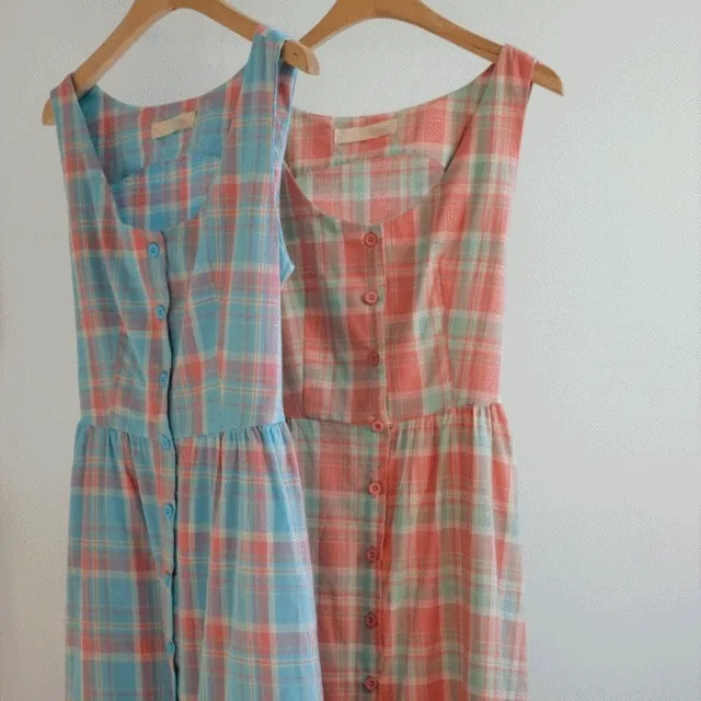 [휴가룩🩵/주문폭주] 휴양지 핑크 체크 플레어 단추 여름 나시 롱 원피스