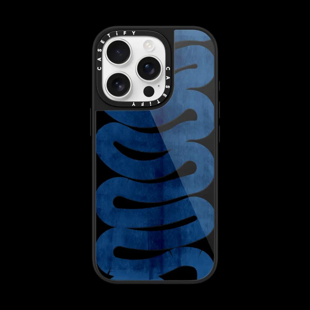 WAVES IN BLUE