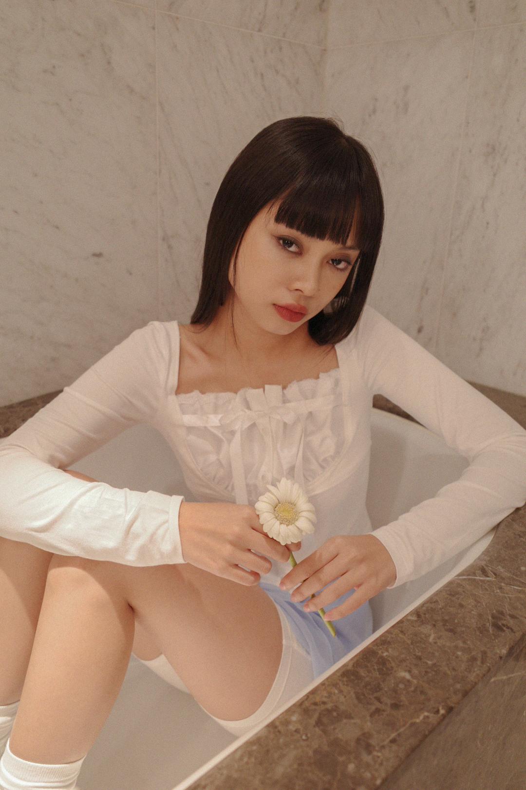 PSYCHE RIBBON TOP (WH) 9/13이후 순차 발송