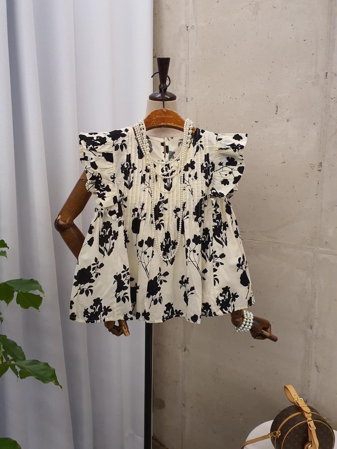 [여름신상 무배] 누키 핀턱 플라워 나염 라운드 날개 블라우스