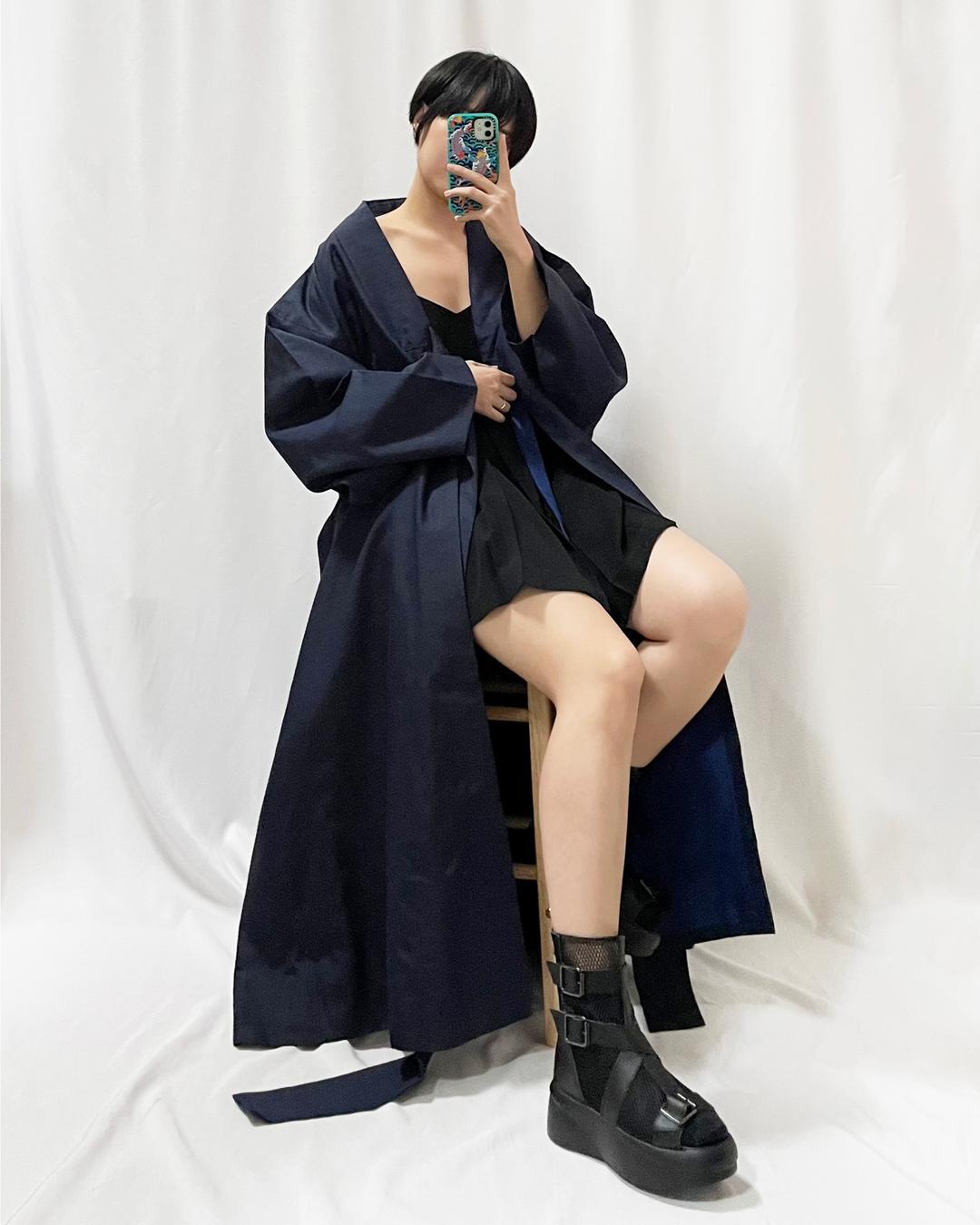 흐린 곤색 두루마기