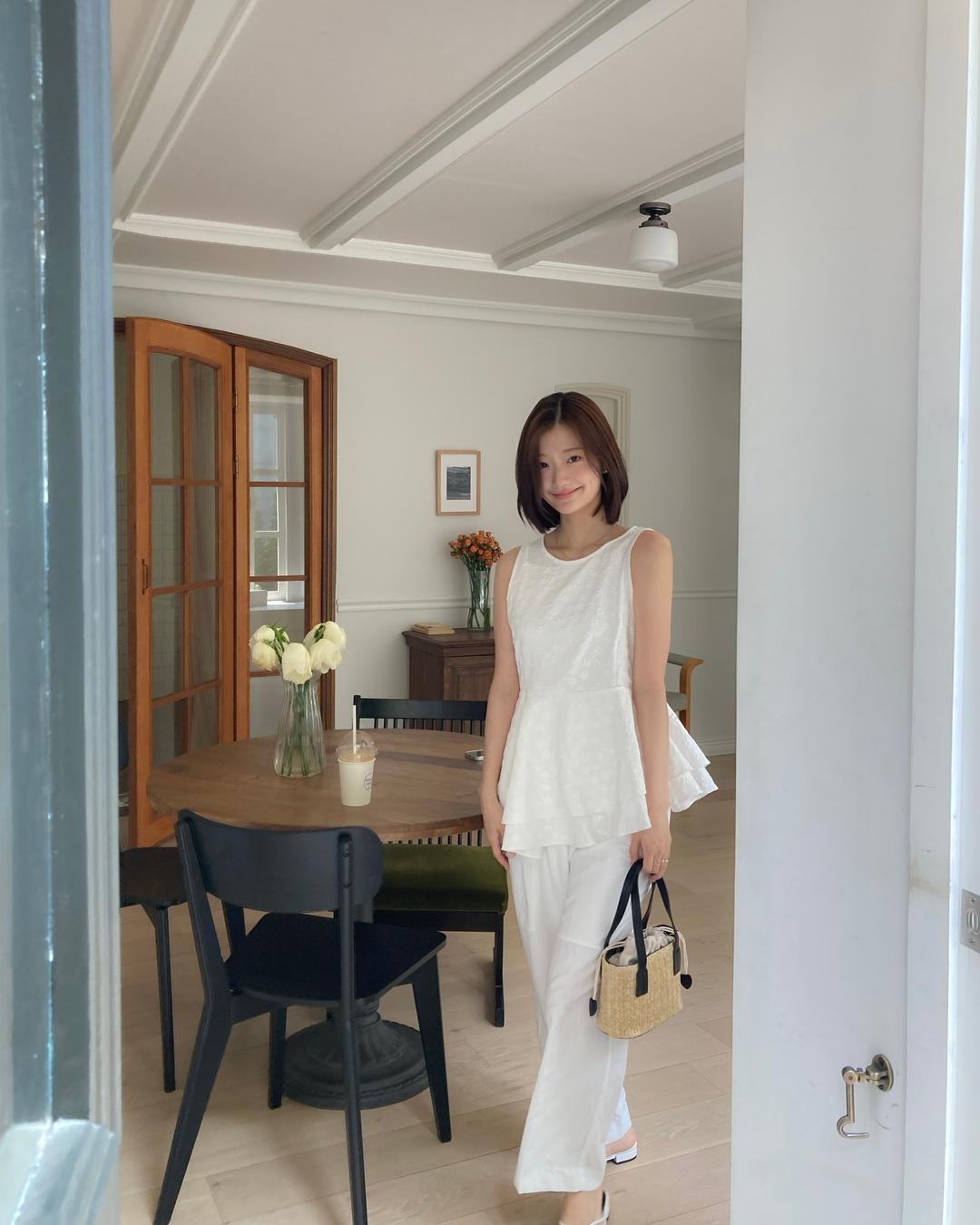 프뤼 [Frui made] (바로배송) 누하 썸머 민소매 쟈카드 블라우스 (white)