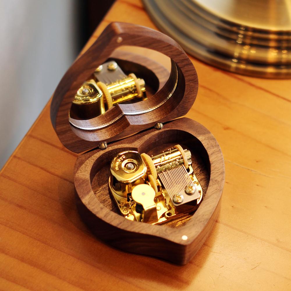 시간을 달리는 소녀OST 변하지 않는 것 오르골 하트 호두나무