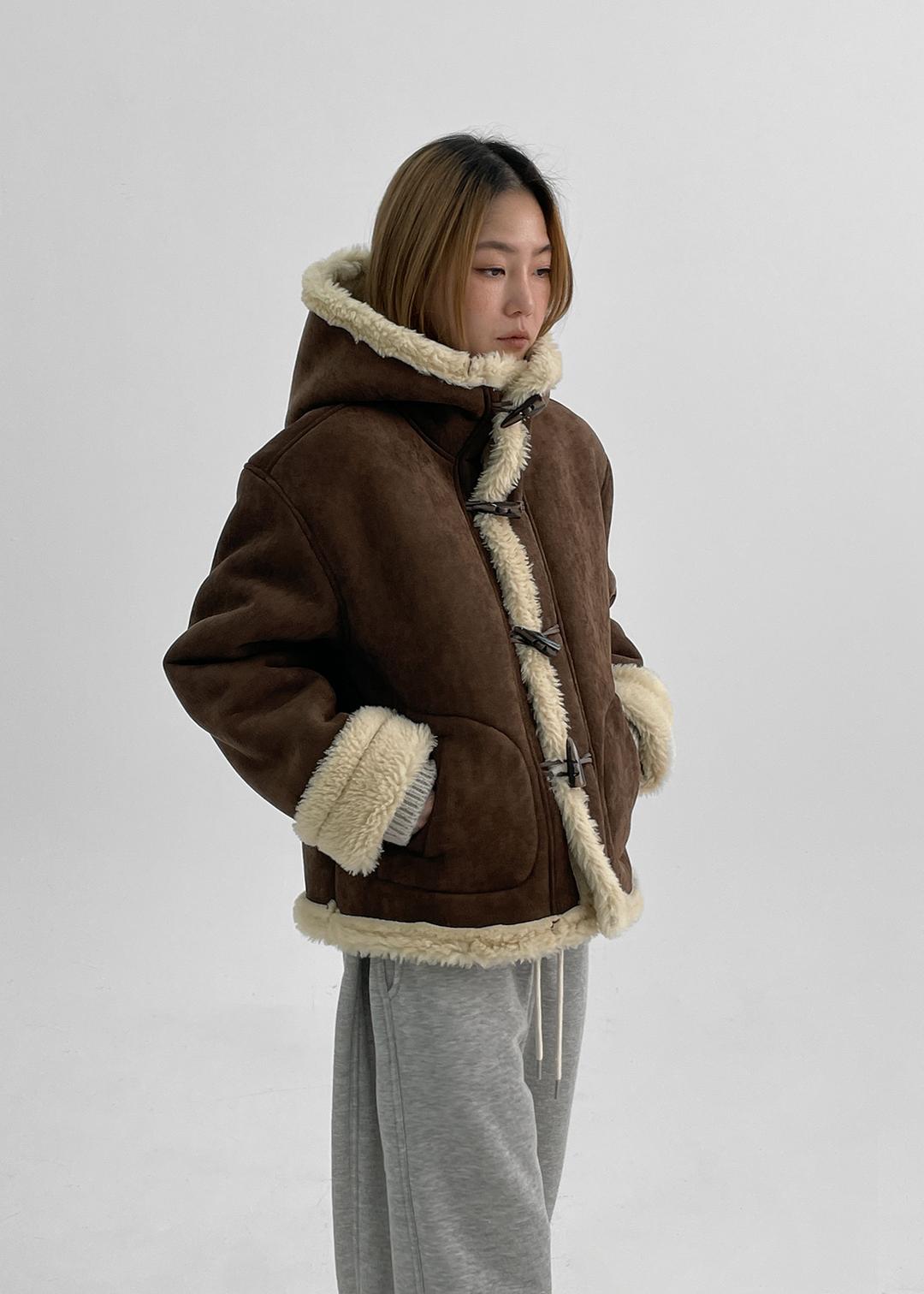 블랙업 핀펜드 스웨이드 후드 무스탕