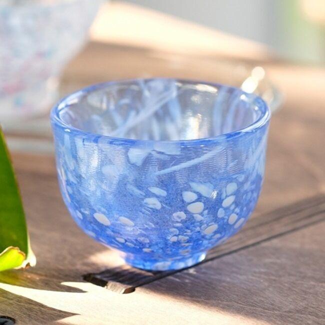 푸른 함박눈 술잔