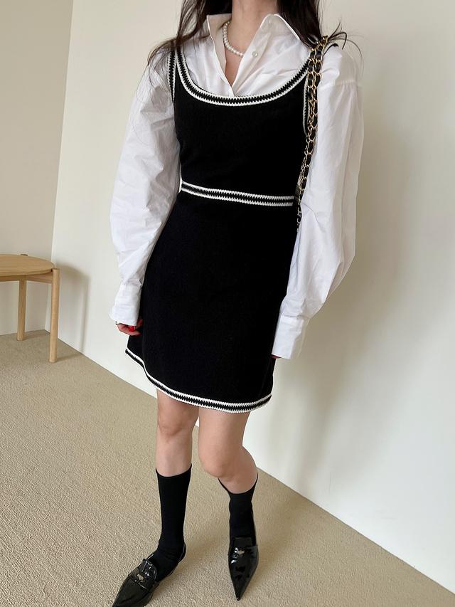 【suzen】Lenny Button Low-Waist Skirt 스젠 Lenny Button Low-Waist Skirt (Black) - 위시버킷