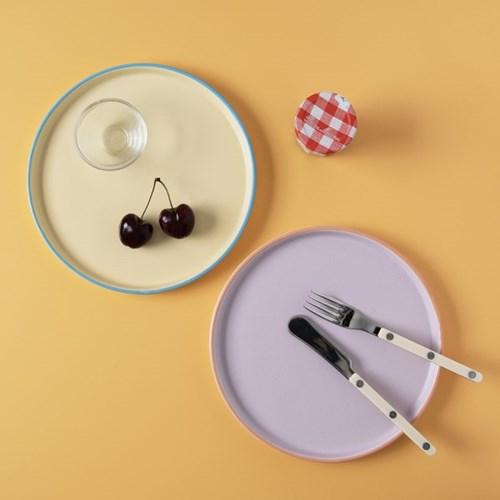 에이드 브런치 접시 중