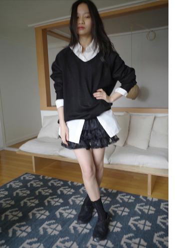 natural linen V-neck knit (5c)