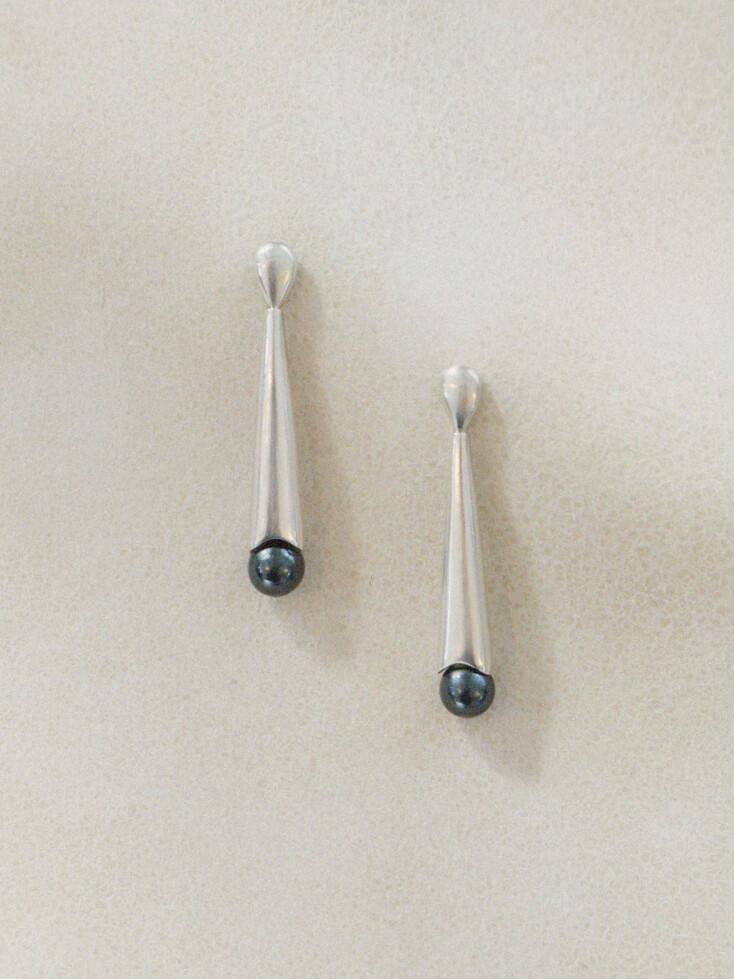 EVERYDAY PEARL DROP EARRINGS - BLACK
