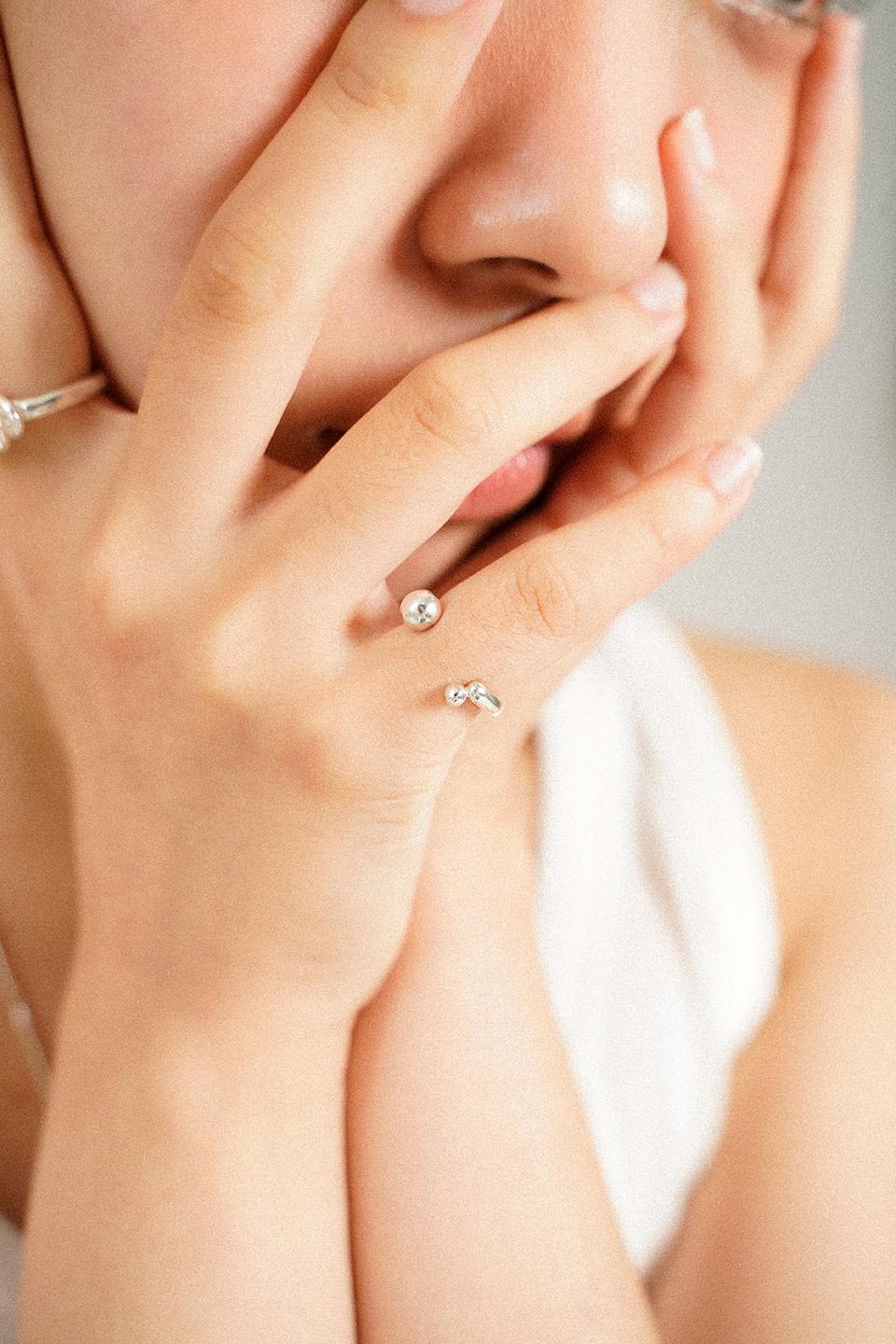 Baby dots ring