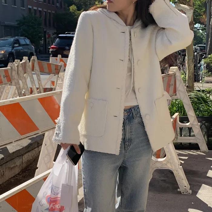 a tweed jacket (white)