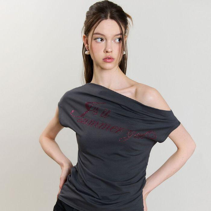 SM GLITTER OFFSHOULDER TEE(CHARCOAL)
