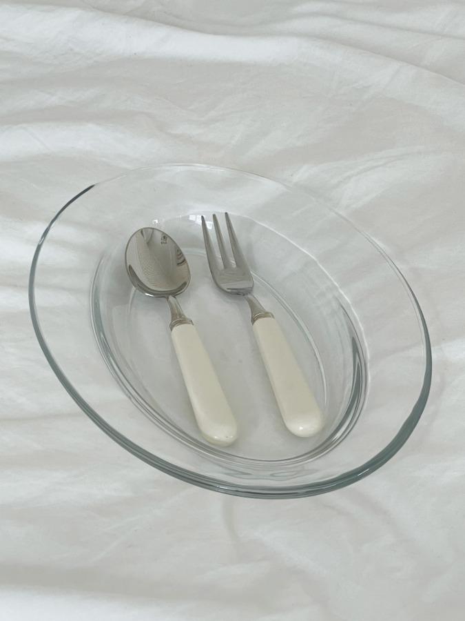 cream cutlery