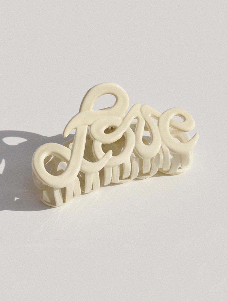 LOVE Claw Pin (CREAM)