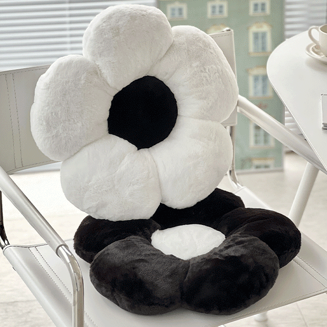 (신상특가)블랙 앤 화이트 꽃모양 방석 극세사 쿠션 쇼파 의자 등쿠션 등받이 독서실 일체형 집들이 선물 방꾸미기 인테리어 소품 심플 모던 거실 반려동물 자취 신혼 커플 꽃방석