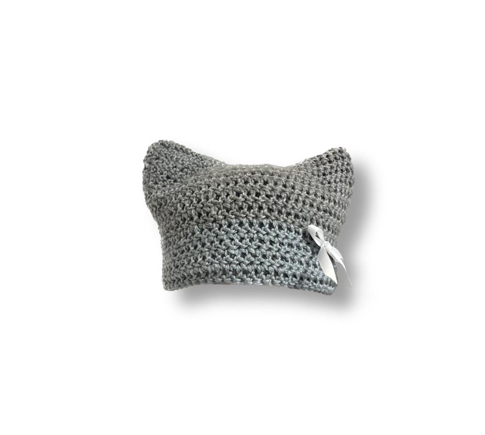 Aubery grey ribbon cat beanie.