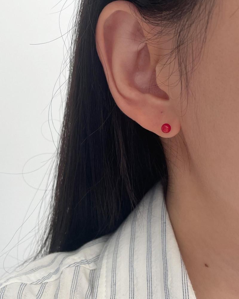 [모노로그] 진주 레드 코팅 실버 스터드 귀걸이