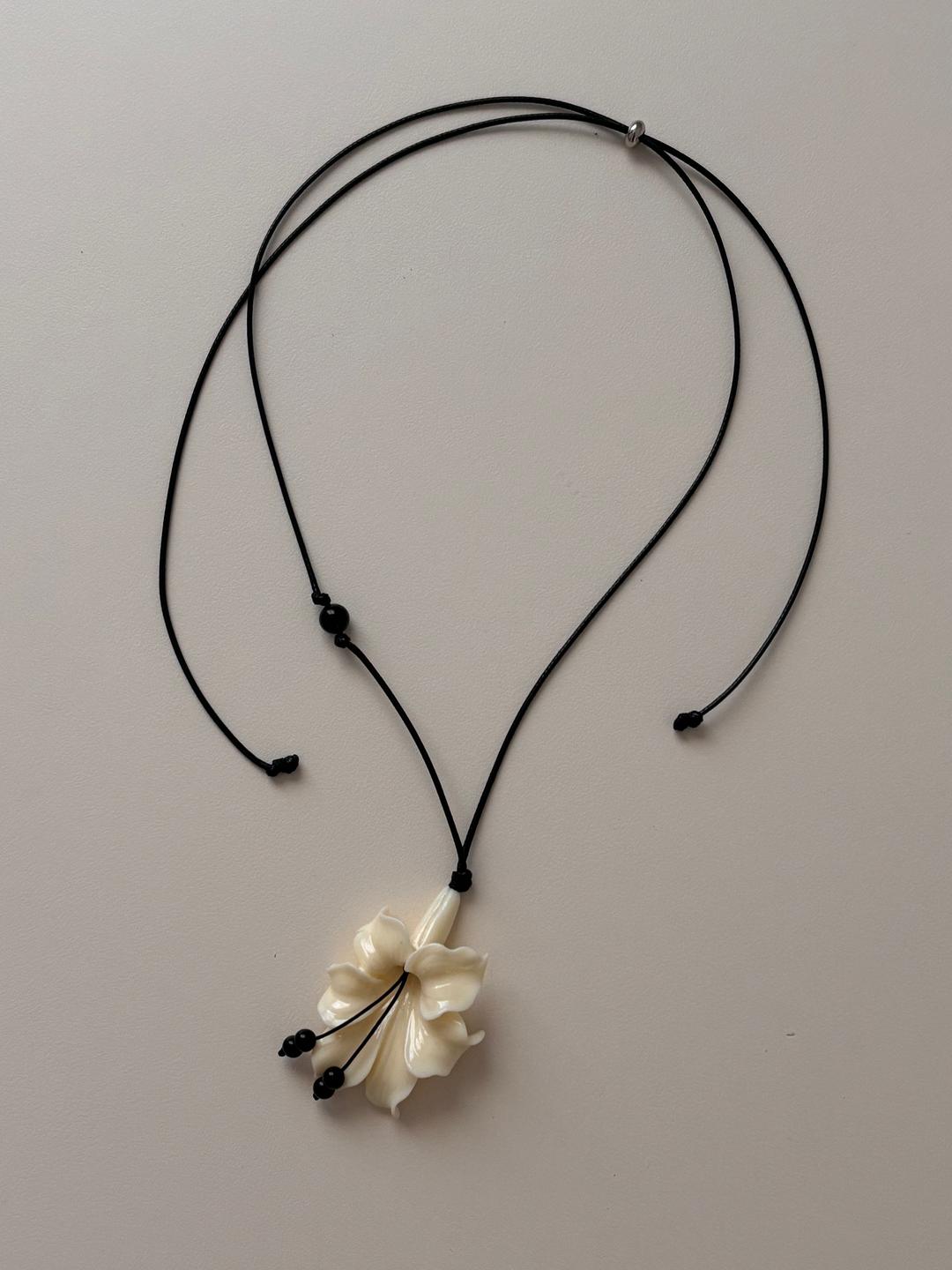 우리우리 vintage flower necklace 빈티지 모리걸 매듭 조절 꽃 펜던트 끈목걸이