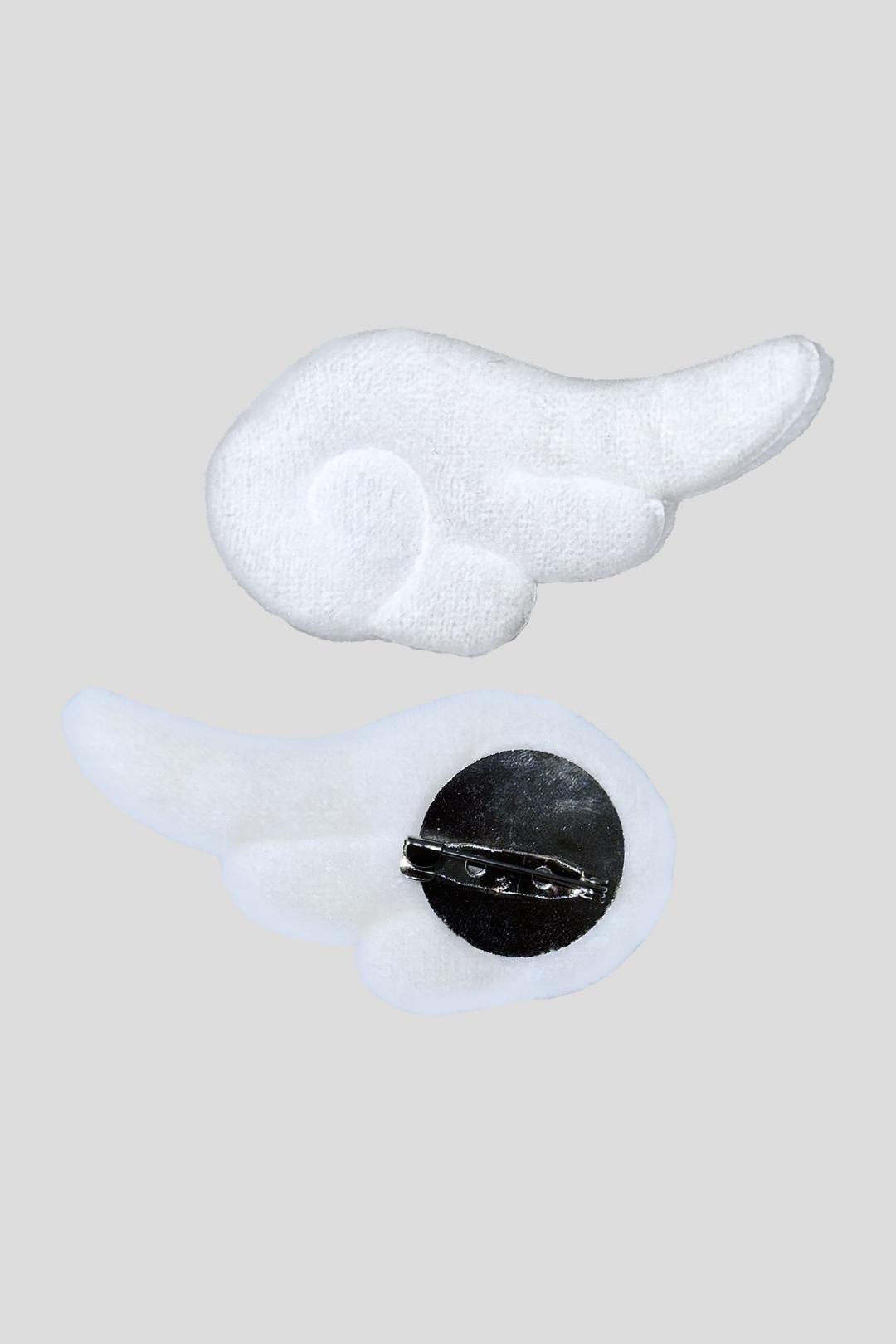 Fuzzy _ Angel wing Pin