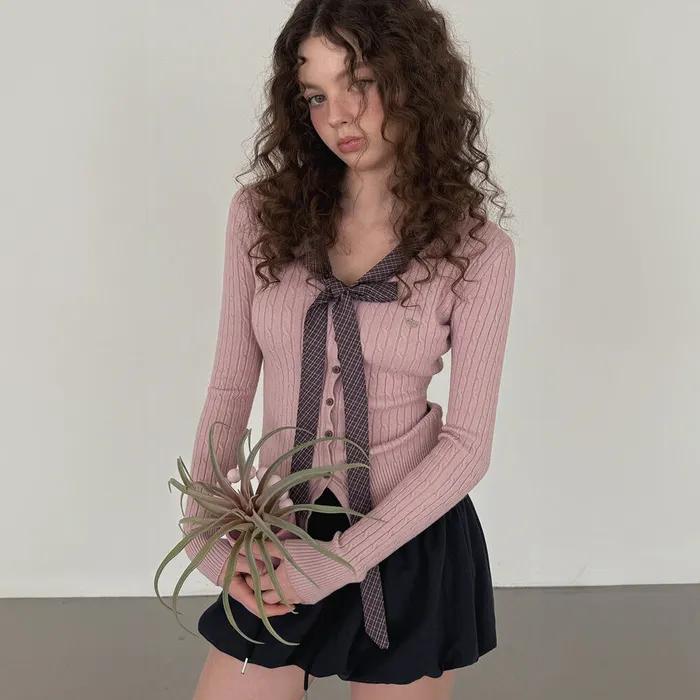 코론 체크 리본 브이넥 긴팔 니트