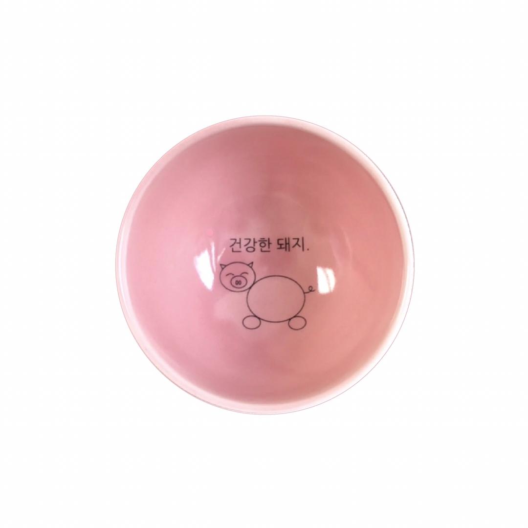 건강한 돼지. 밥그릇
