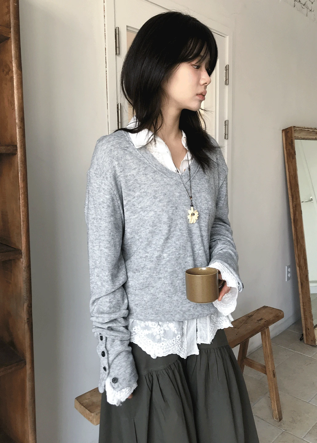 BUTTON V-NECK KNIT