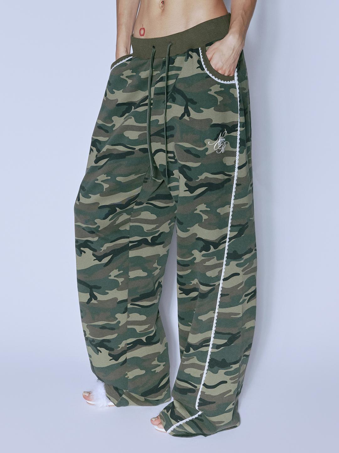 LACE CURVE SWEAT PANTS_CAMO