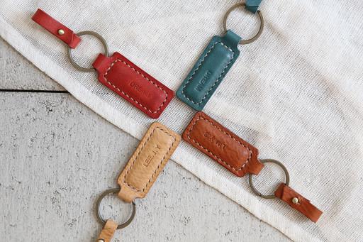 자석 가죽이니셜키링 자동차키링