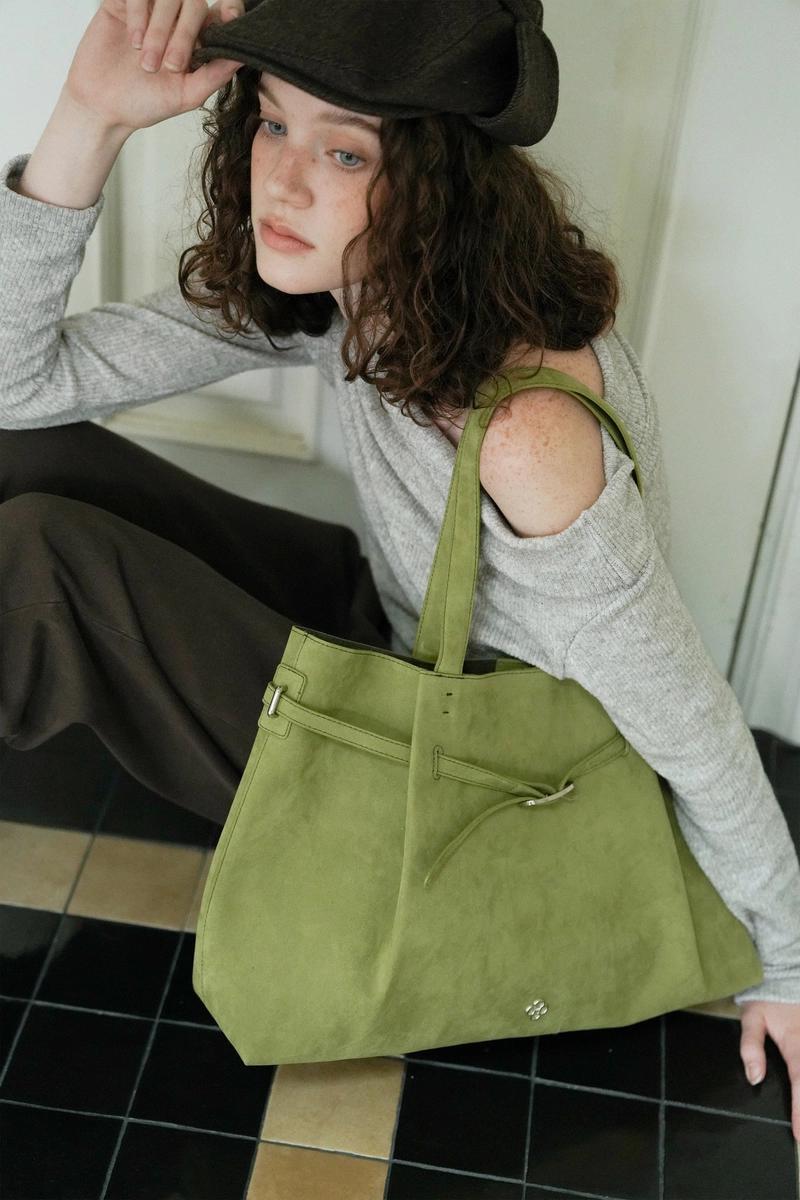 HEEARI 히어리 - 플뢰르 스웨이드 벨티드백_모스그린