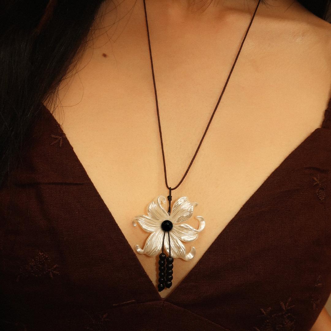 Pearly Flower Necklace