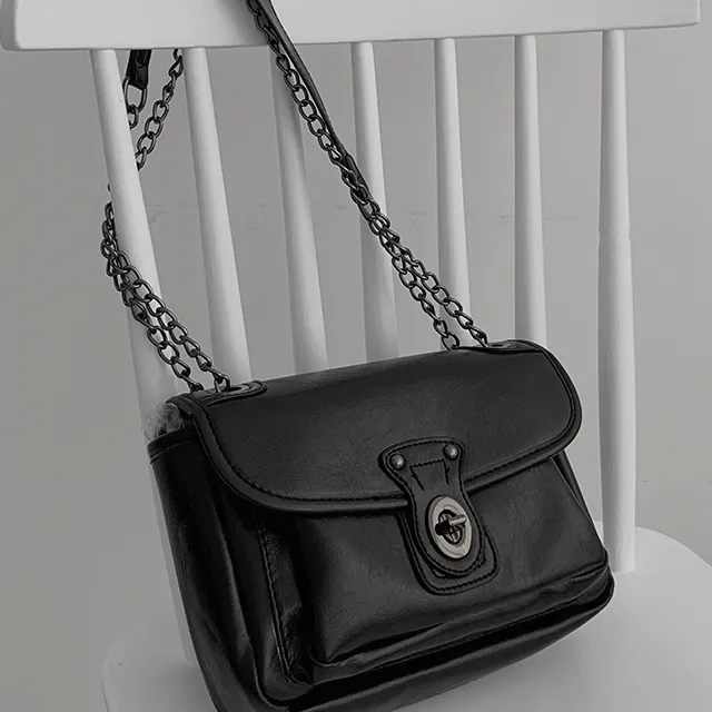 디첼 플랩 숄더 크로스 체인백