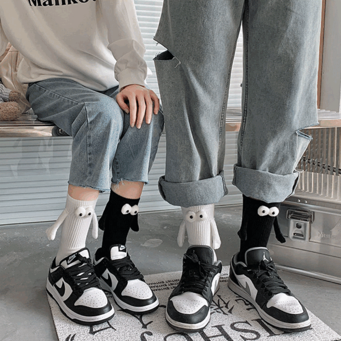 가까이 가면 손잡는 양말