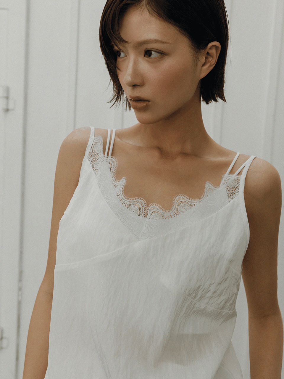 실키 레이스 슬리브리스 탑