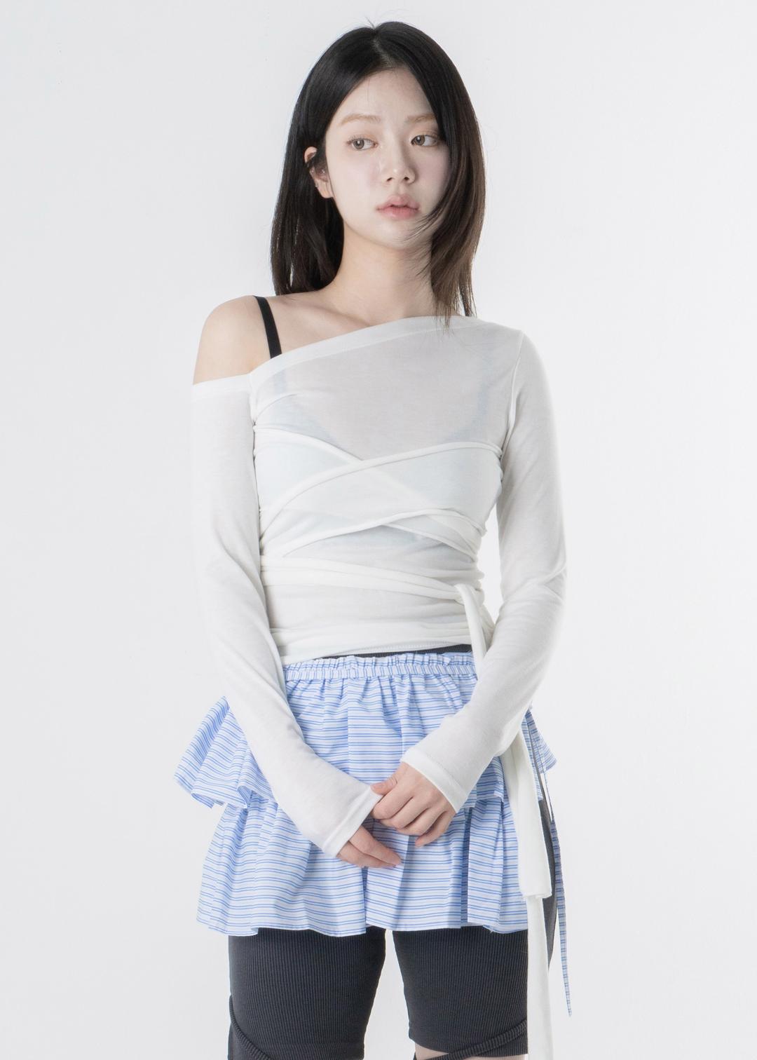 UNBAL SHOULDER STRAP TOP