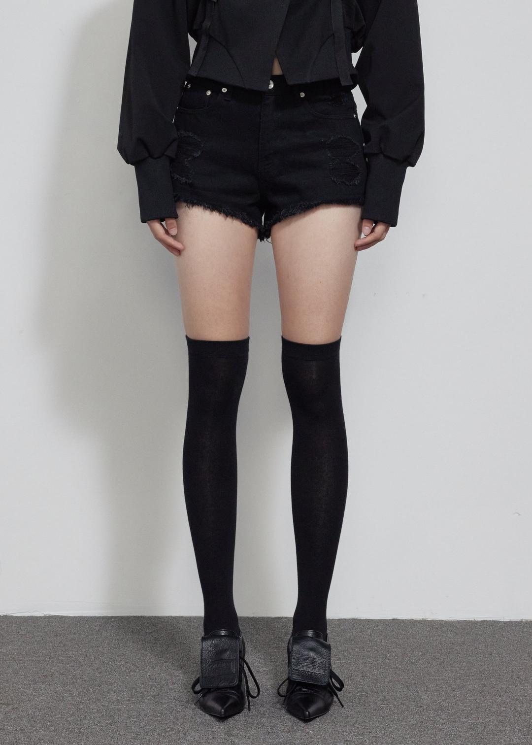 DAMAGE BLACK SHORTS, BLACK