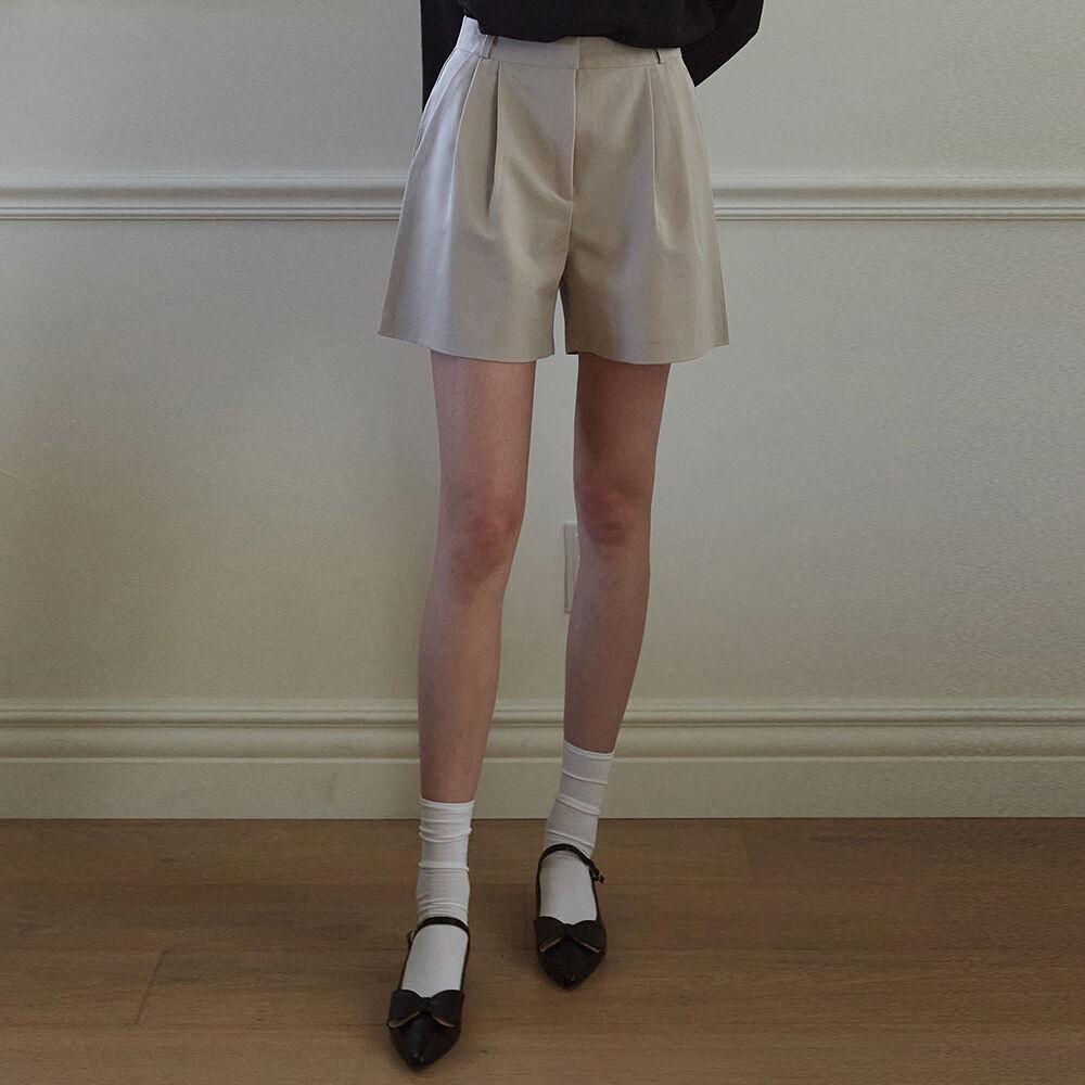 CLASSIC PINTUCK SHORTS_LIGHT BEIGE