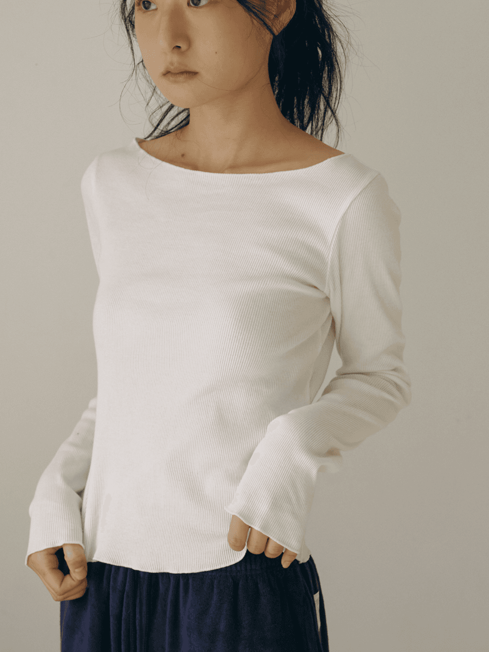 Ribbed organic cotton boatneck in ivory_리브드 보트넥 티 아이보리